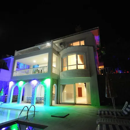 Lux White 3 Villa