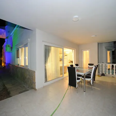 Lux White 3 Villa *